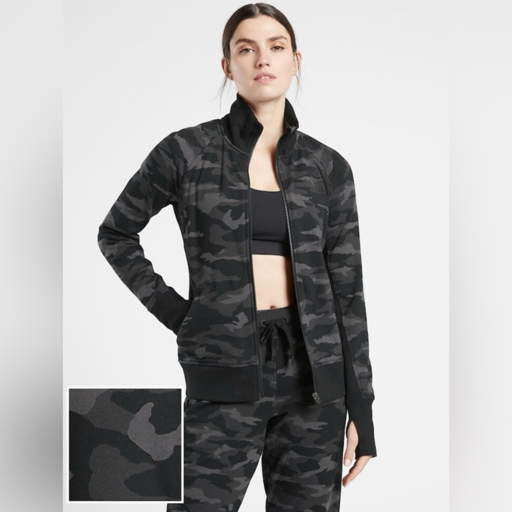 ATHLETA Triumph Printed Full Zip Jacket Black Camo Gym‎ XL Sweatshirt Gorpcore